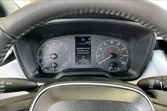 2025 Toyota Corolla SE thumbnail 12