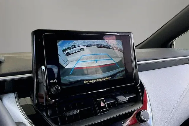 2025 Toyota Corolla SE thumbnail 13