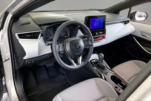 2025 Toyota Corolla SE thumbnail 14