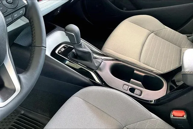2025 Toyota Corolla SE thumbnail 15