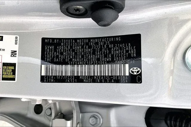 2025 Toyota Corolla SE thumbnail 16