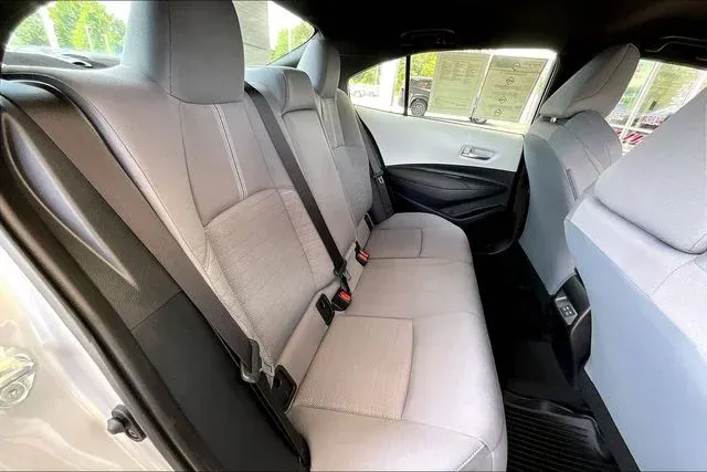2025 Toyota Corolla SE thumbnail 20