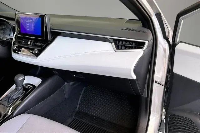 2025 Toyota Corolla SE thumbnail 21