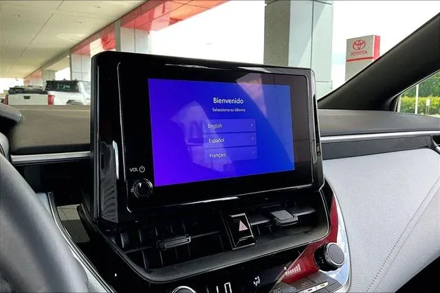 2025 Toyota Corolla SE thumbnail 22
