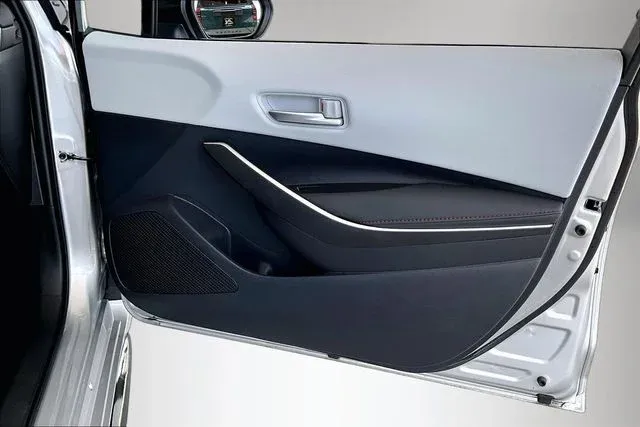 2025 Toyota Corolla SE thumbnail 25