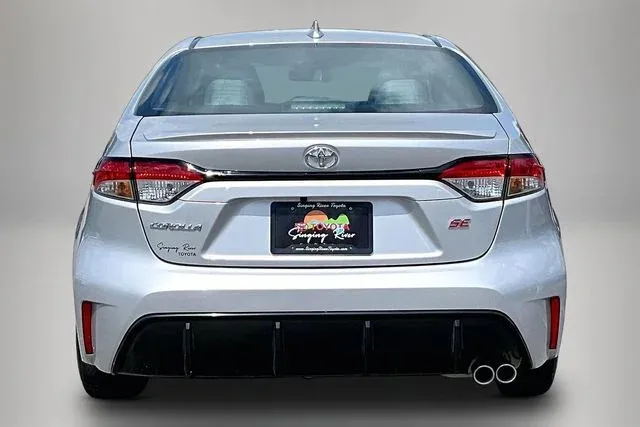 2025 Toyota Corolla SE thumbnail 6