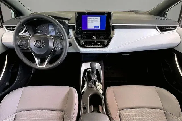 2025 Toyota Corolla SE thumbnail 7