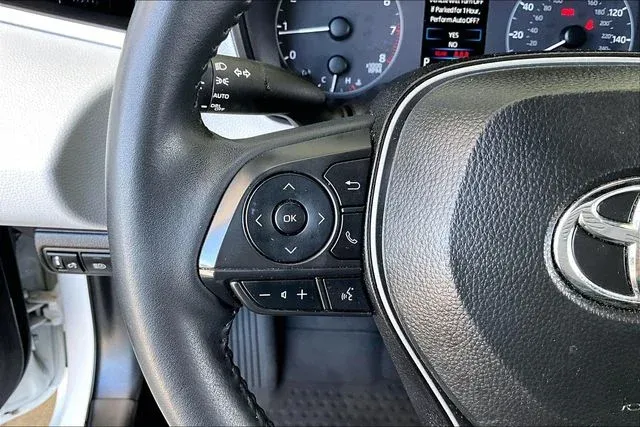 2025 Toyota Corolla SE thumbnail 10