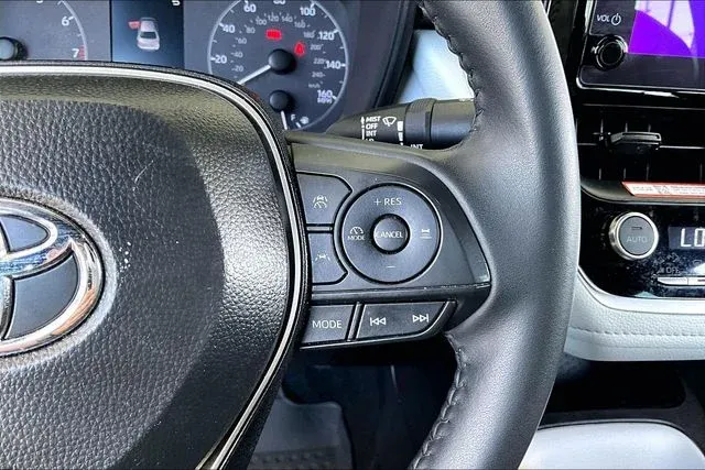 2025 Toyota Corolla SE thumbnail 11