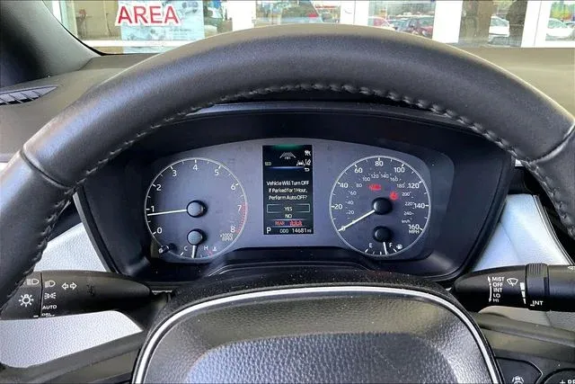 2025 Toyota Corolla SE thumbnail 12