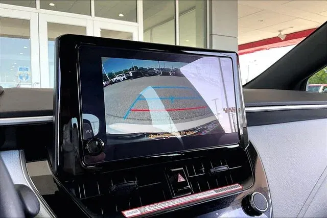 2025 Toyota Corolla SE thumbnail 13