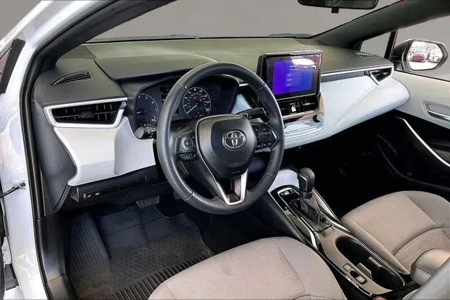 2025 Toyota Corolla SE thumbnail 14