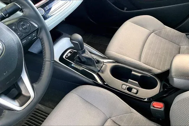 2025 Toyota Corolla SE thumbnail 15