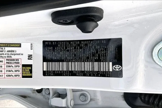 2025 Toyota Corolla SE thumbnail 16
