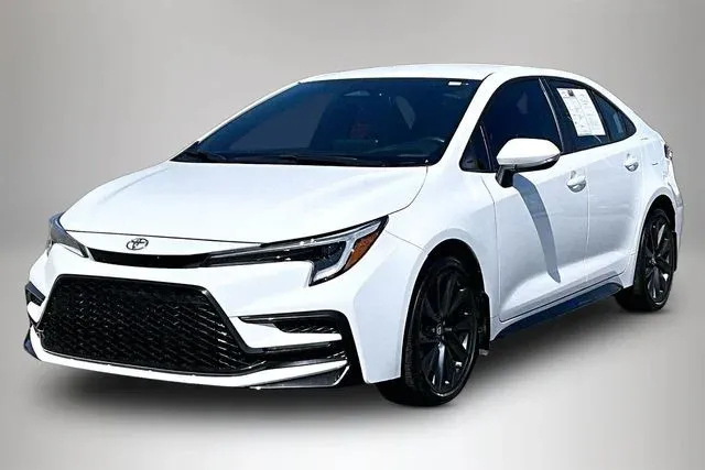 2025 Toyota Corolla SE thumbnail 2