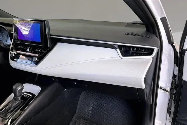 2025 Toyota Corolla SE thumbnail 21