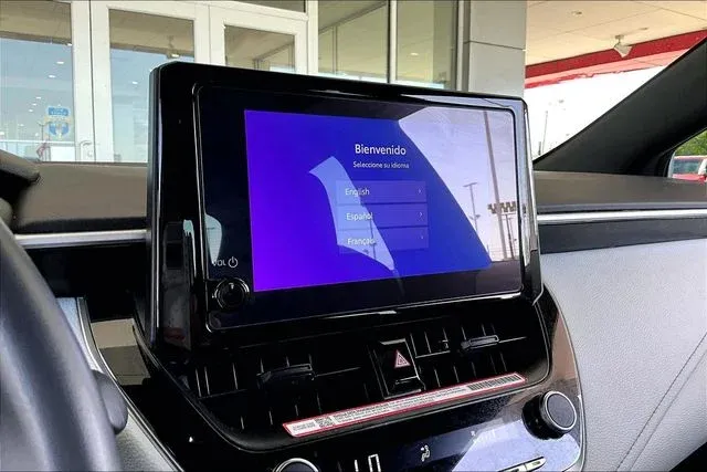 2025 Toyota Corolla SE thumbnail 22