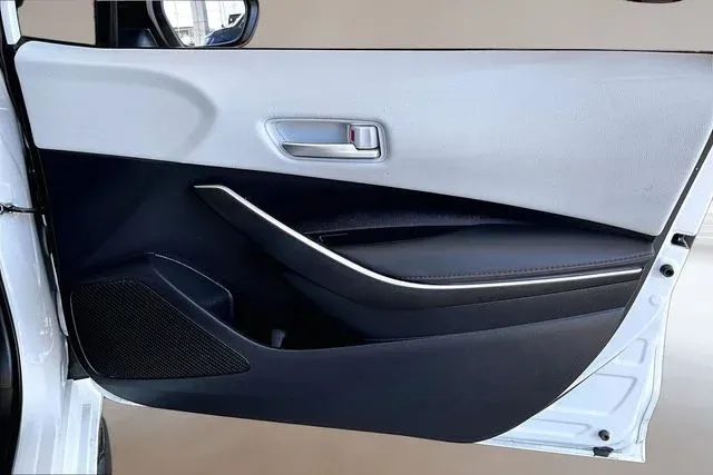2025 Toyota Corolla SE thumbnail 25