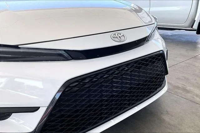 2025 Toyota Corolla SE thumbnail 27