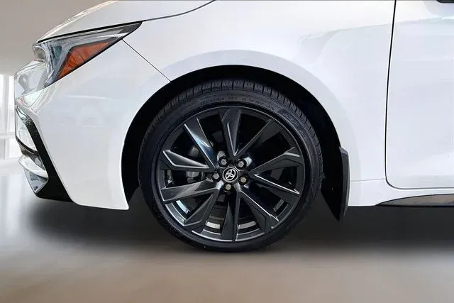 2025 Toyota Corolla SE thumbnail 28