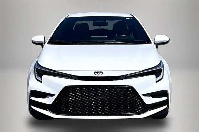 2025 Toyota Corolla SE thumbnail 3