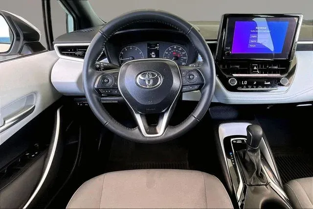 2025 Toyota Corolla SE thumbnail 8