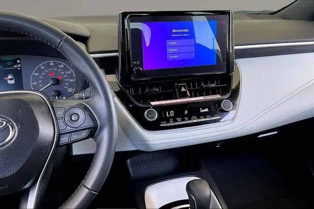 2025 Toyota Corolla SE thumbnail 9