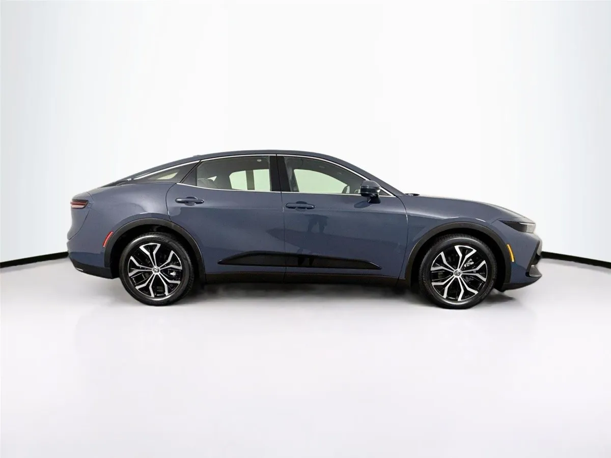 2025 Toyota Crown XLE thumbnail 11