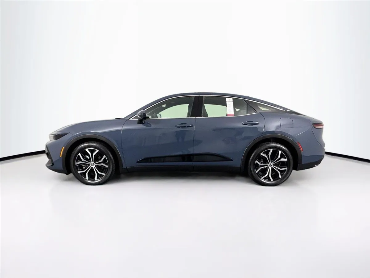 2025 Toyota Crown XLE thumbnail 14