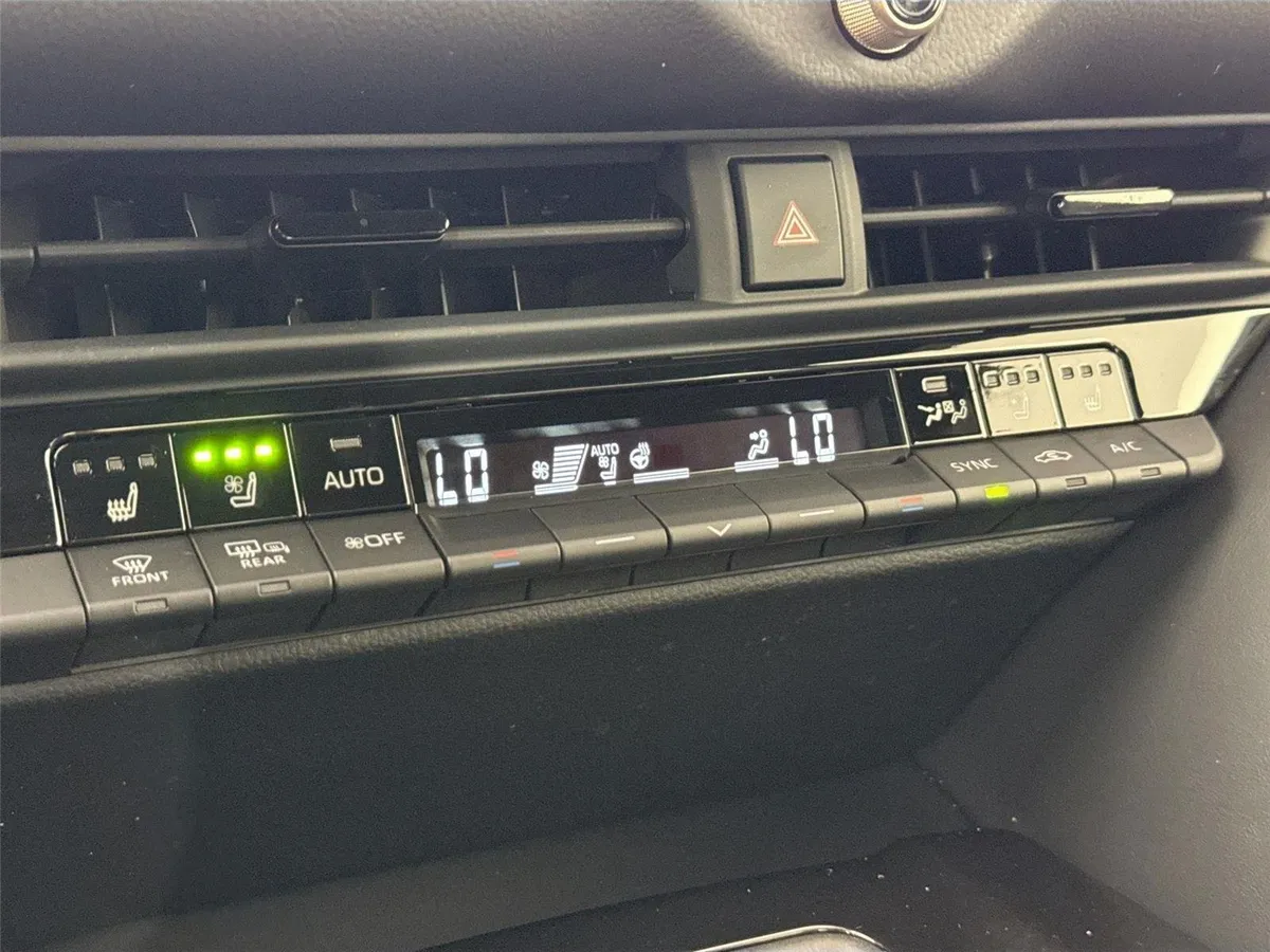 2025 Toyota Crown XLE thumbnail 25