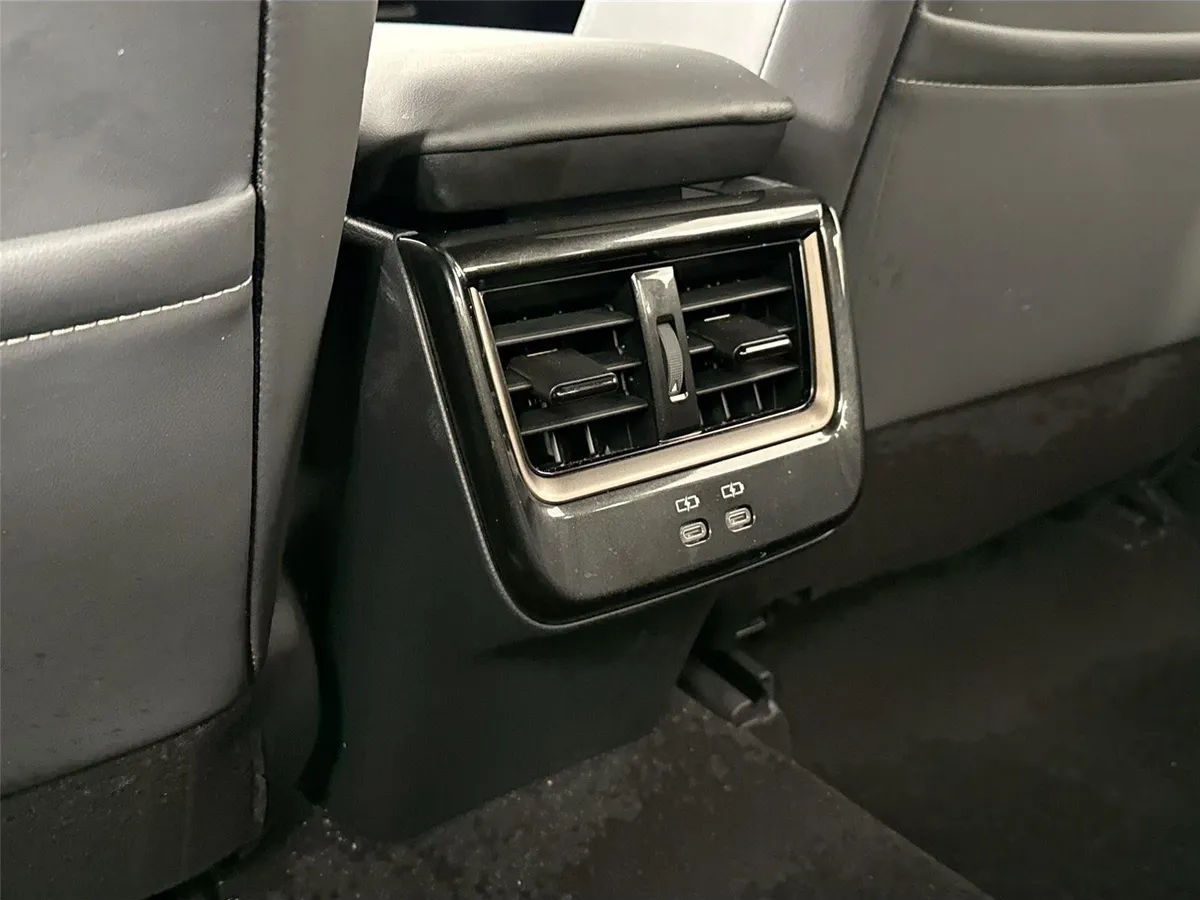 2025 Toyota Crown XLE thumbnail 34