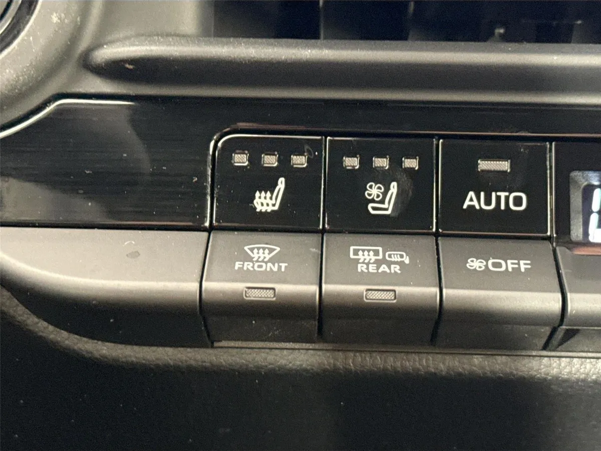 2025 Toyota Crown XLE thumbnail 8