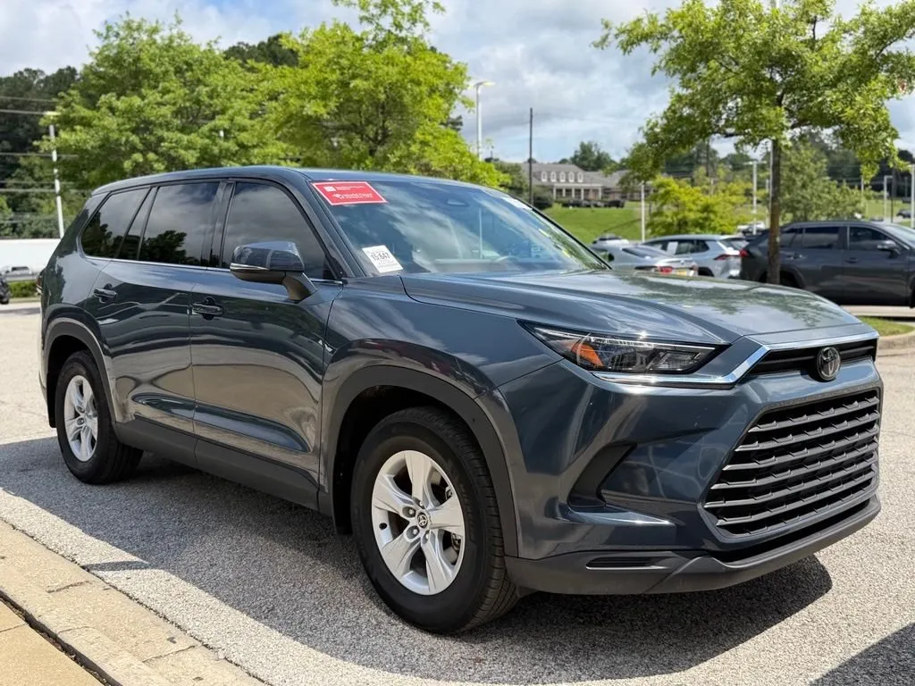 2025 Toyota Grand Highlander LE thumbnail 4