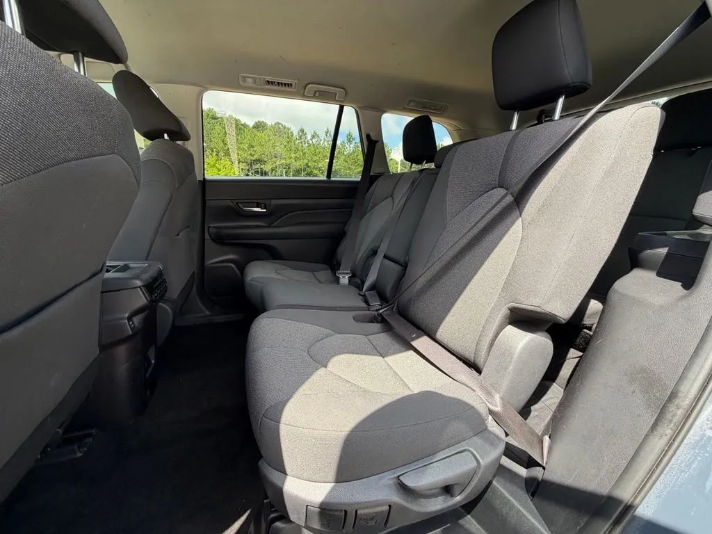 2025 Toyota Grand Highlander LE thumbnail 6