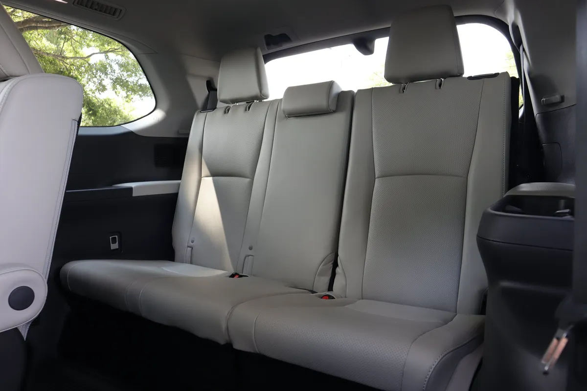 2025 Toyota Grand Highlander Platinum thumbnail 10