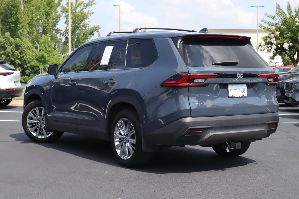 2025 Toyota Grand Highlander Platinum thumbnail 2