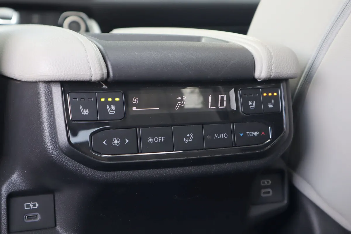 2025 Toyota Grand Highlander Platinum thumbnail 28