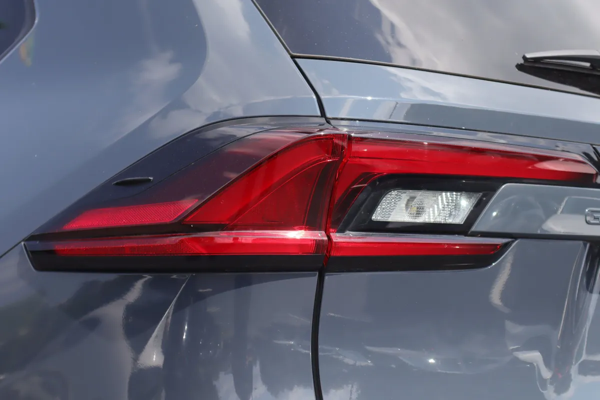 2025 Toyota Grand Highlander Platinum thumbnail 33