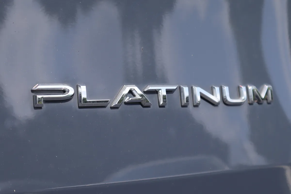 2025 Toyota Grand Highlander Platinum thumbnail 35