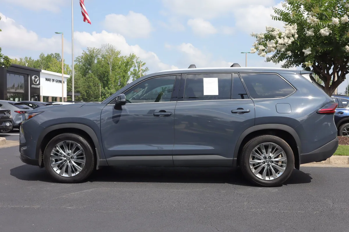 2025 Toyota Grand Highlander Platinum thumbnail 4