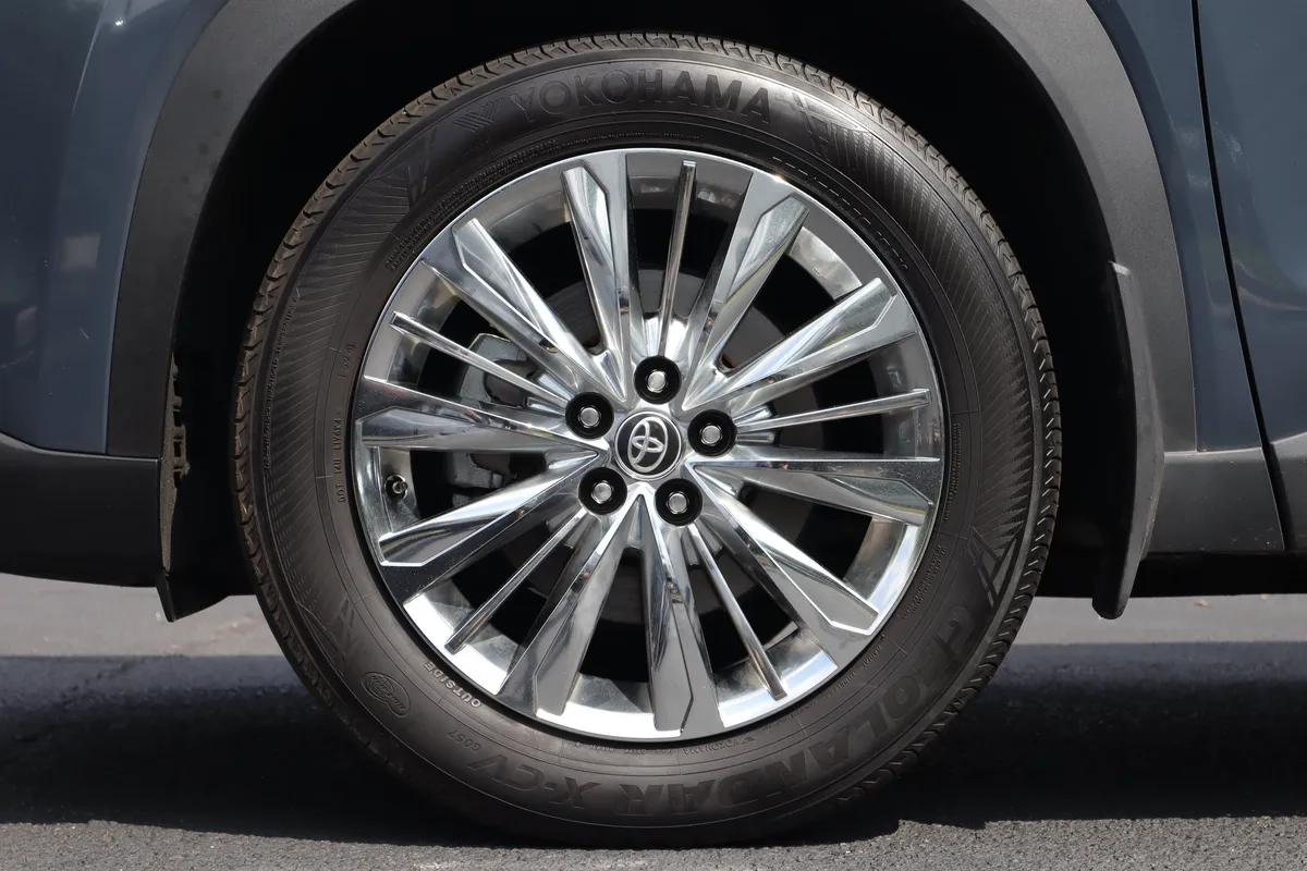 2025 Toyota Grand Highlander Platinum thumbnail 5