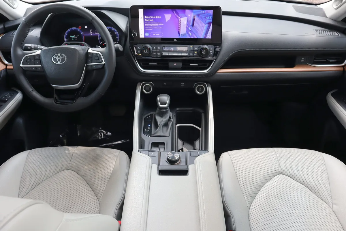 2025 Toyota Grand Highlander Platinum thumbnail 6