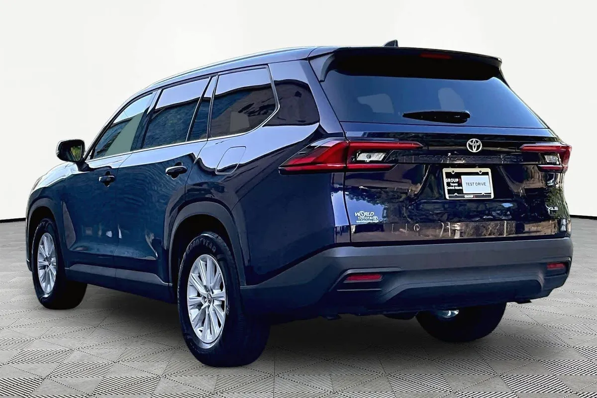 2025 Toyota Grand Highlander XLE thumbnail 12