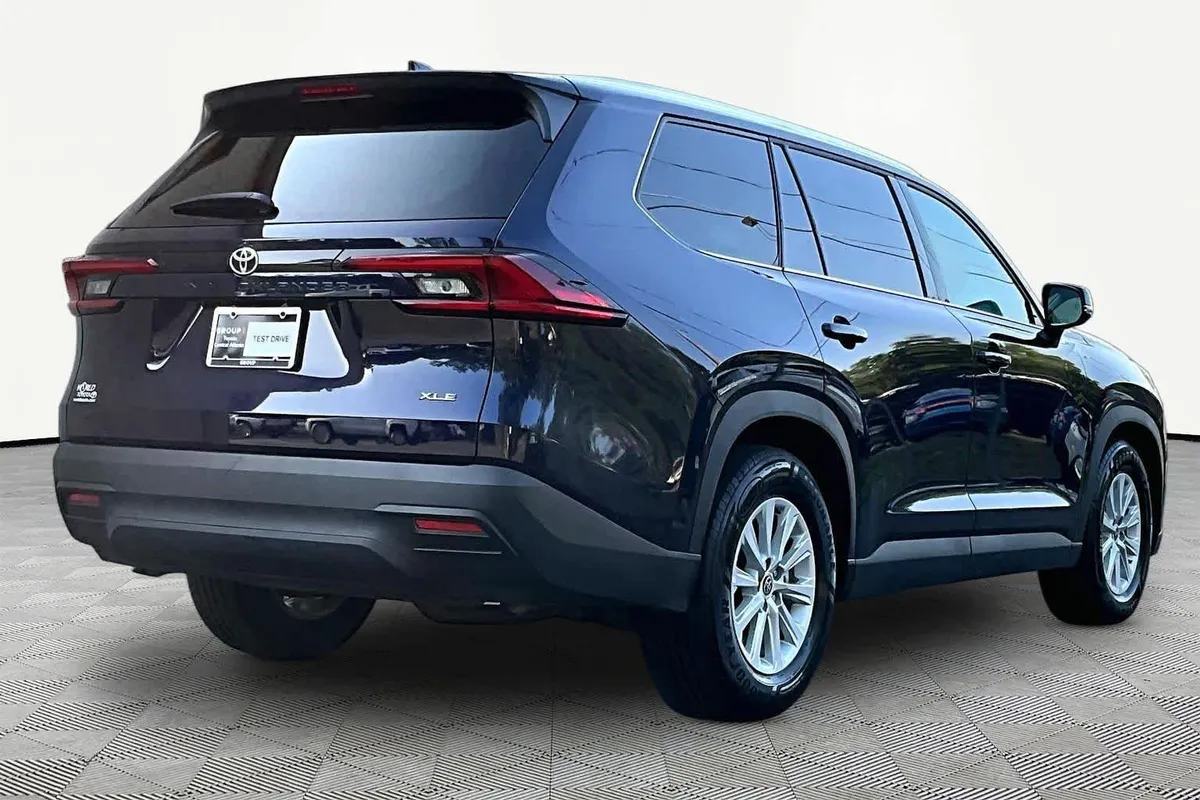 2025 Toyota Grand Highlander XLE thumbnail 13