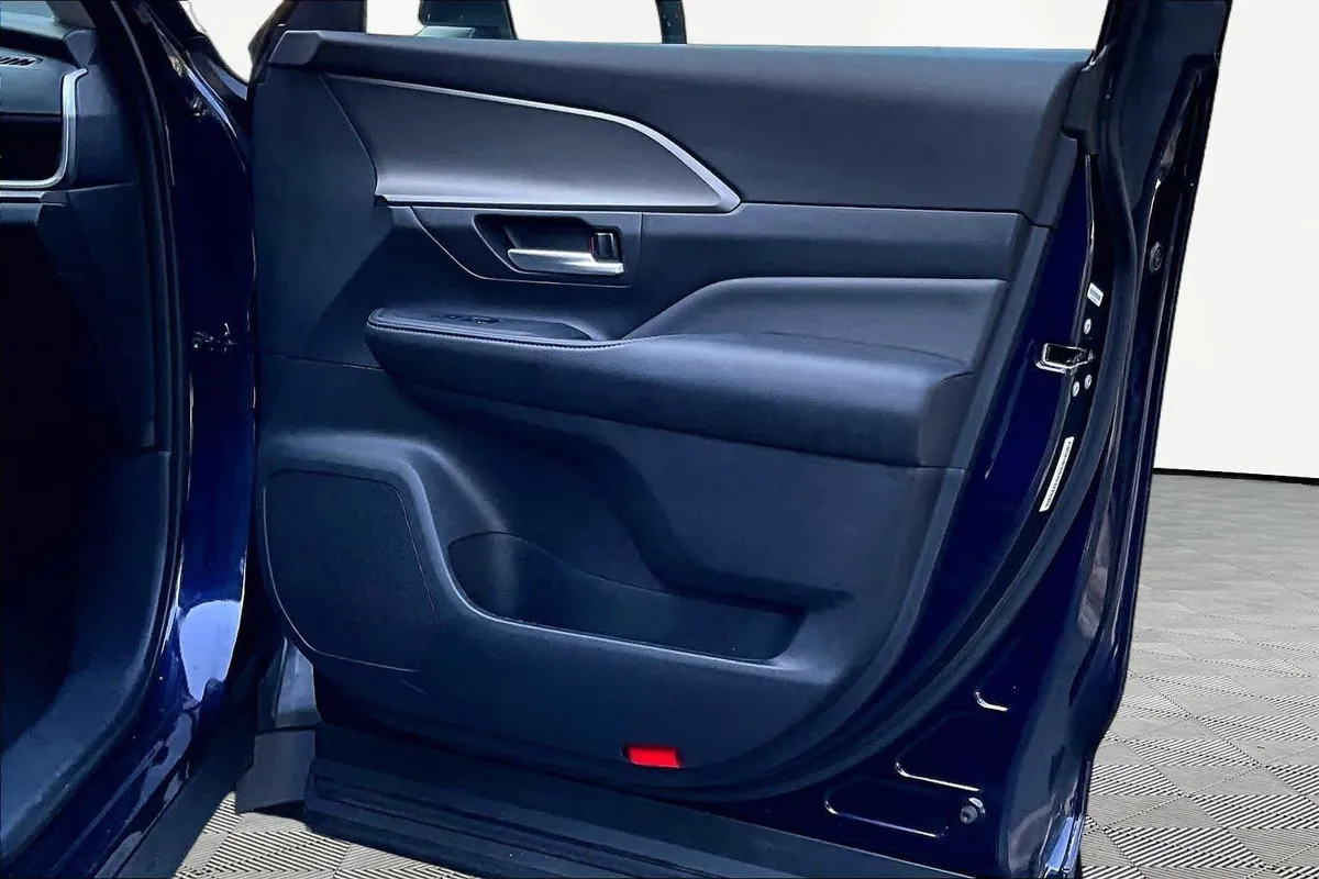 2025 Toyota Grand Highlander XLE thumbnail 23