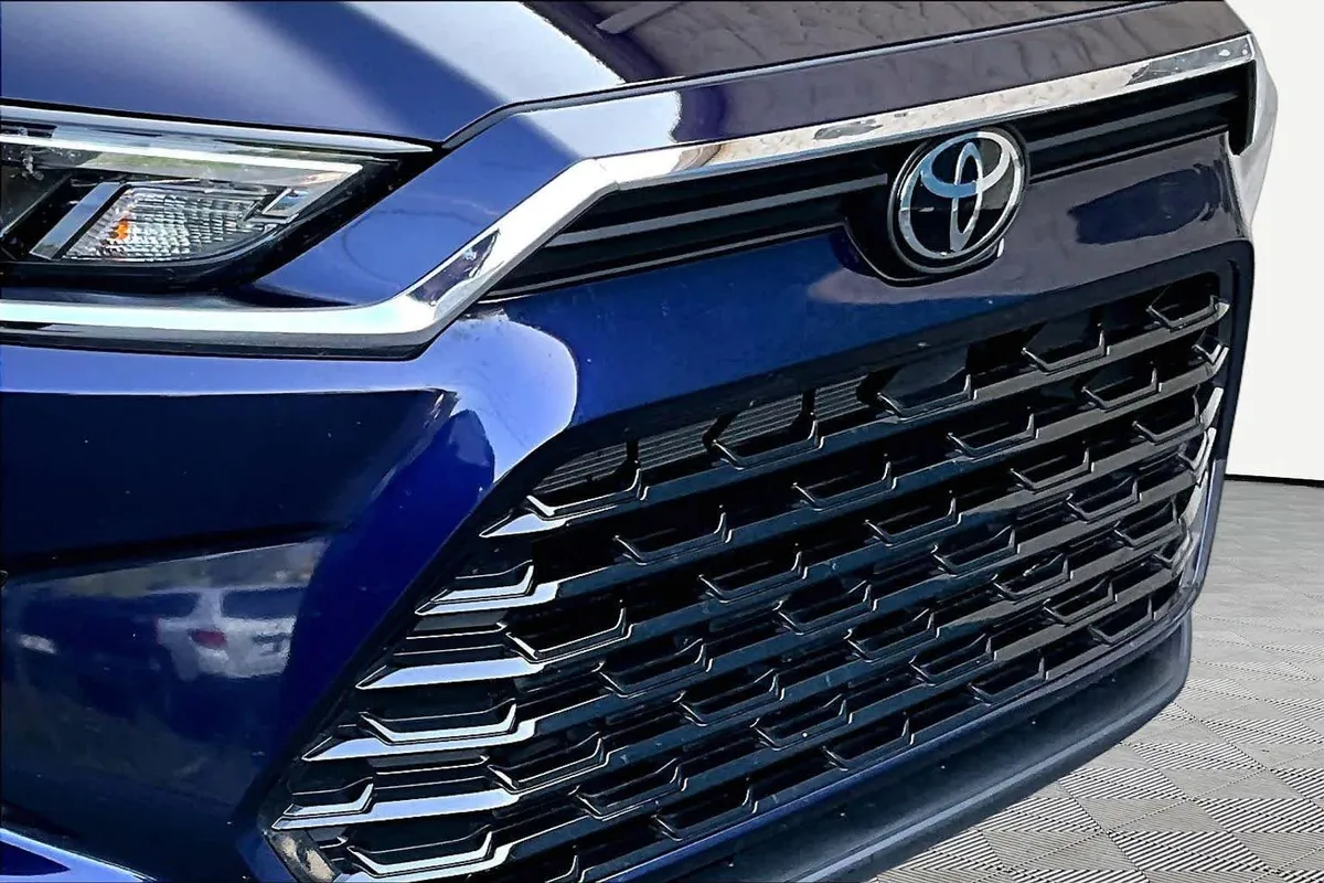 2025 Toyota Grand Highlander XLE thumbnail 30
