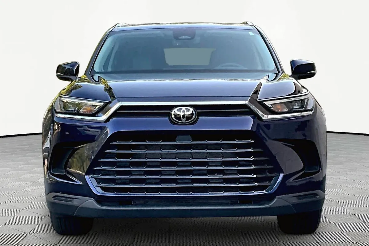2025 Toyota Grand Highlander XLE thumbnail 4