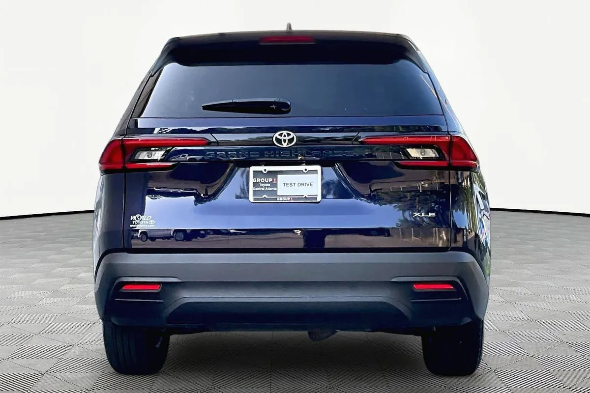 2025 Toyota Grand Highlander XLE thumbnail 5