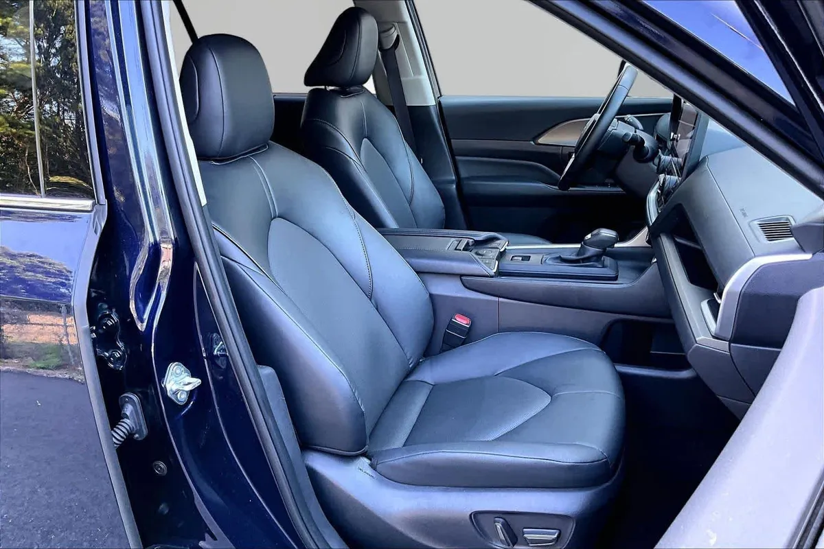 2025 Toyota Grand Highlander XLE thumbnail 9