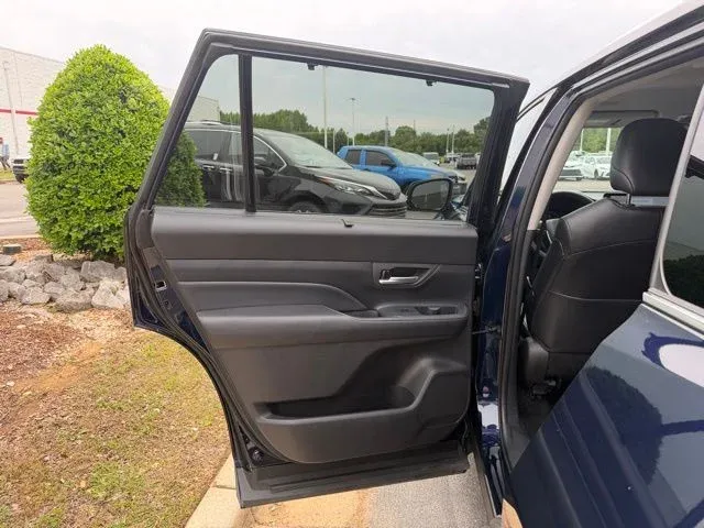 2025 Toyota Grand Highlander XLE thumbnail 14